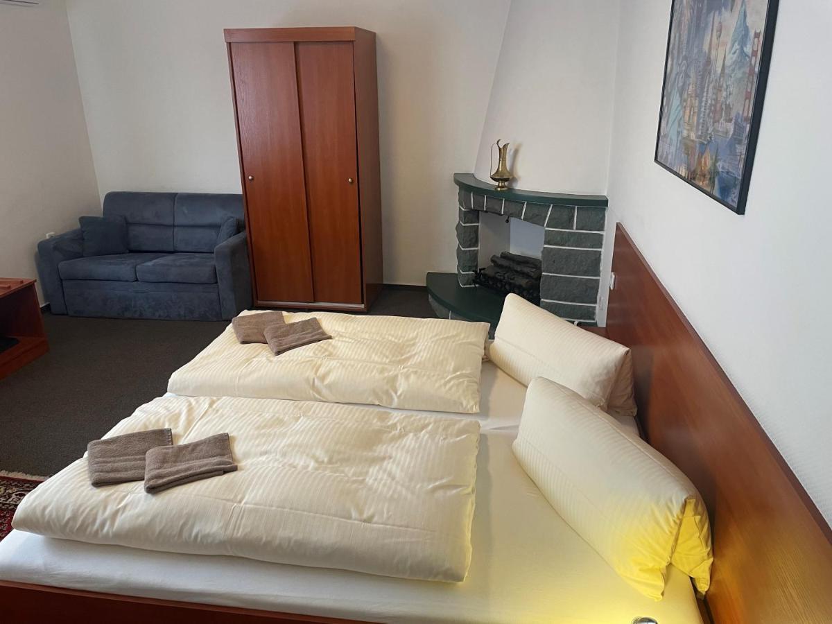 Pension Garbsen Bagian luar foto