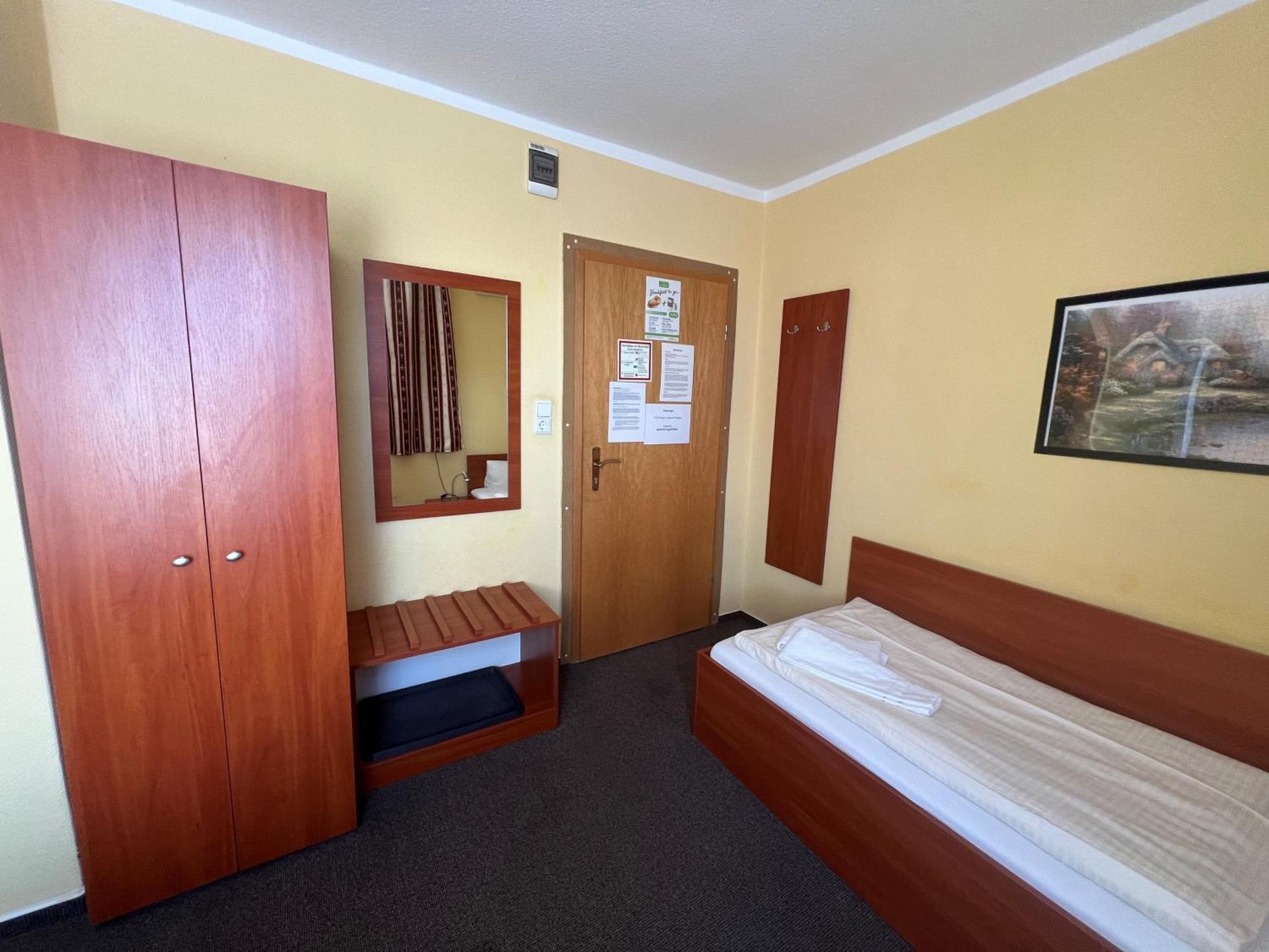 Pension Garbsen Bagian luar foto