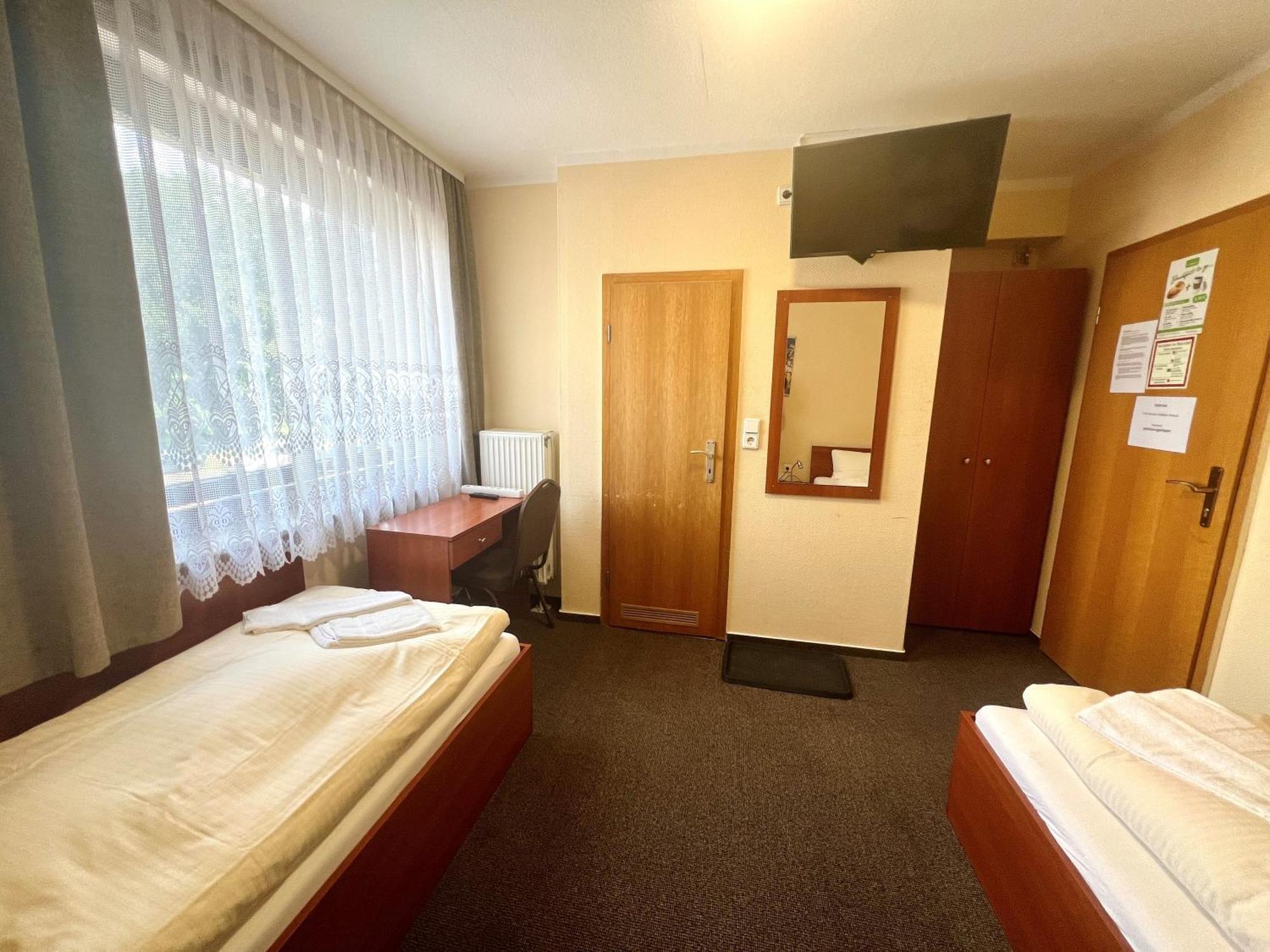 Pension Garbsen Bagian luar foto