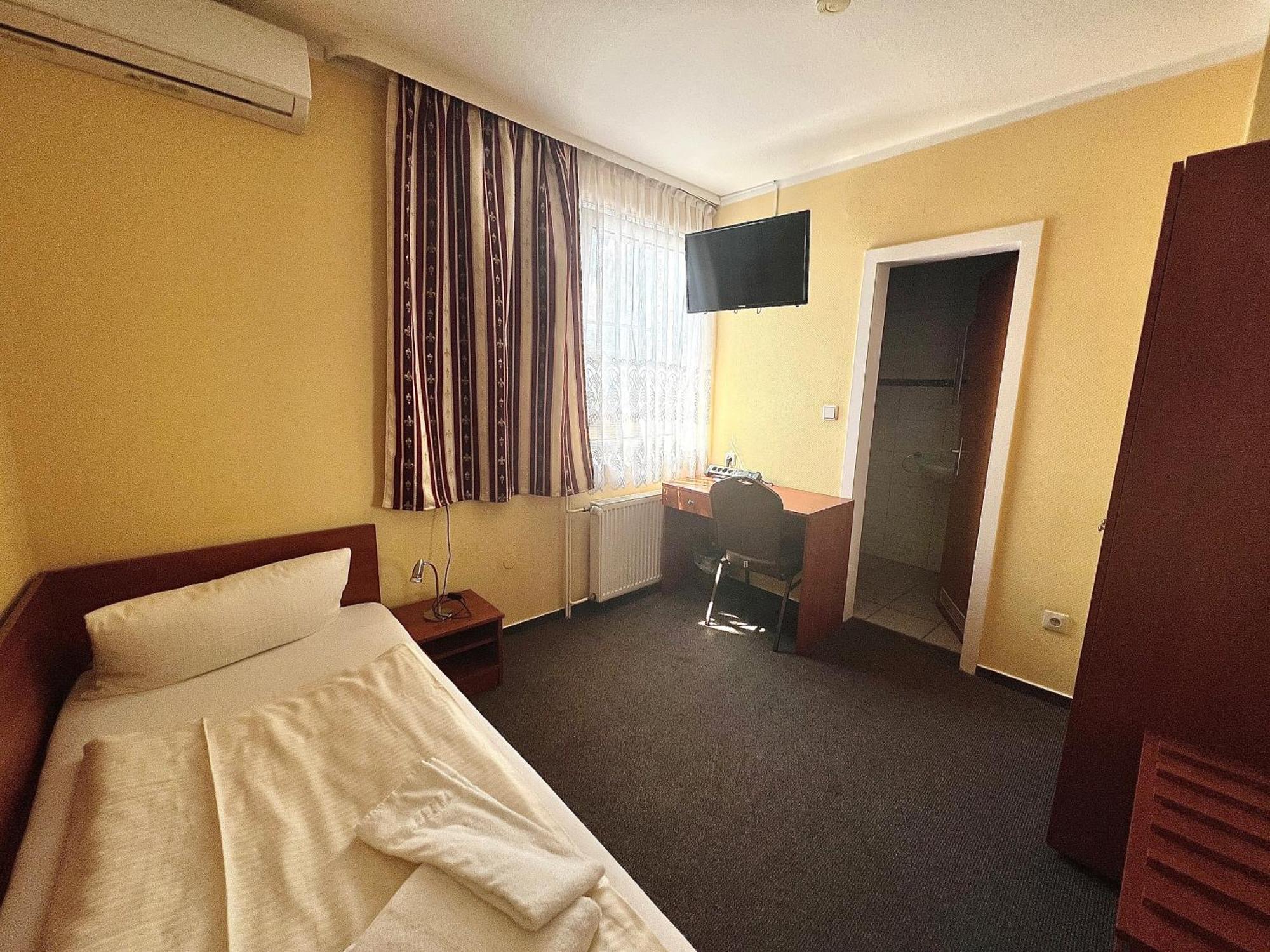 Pension Garbsen Bagian luar foto